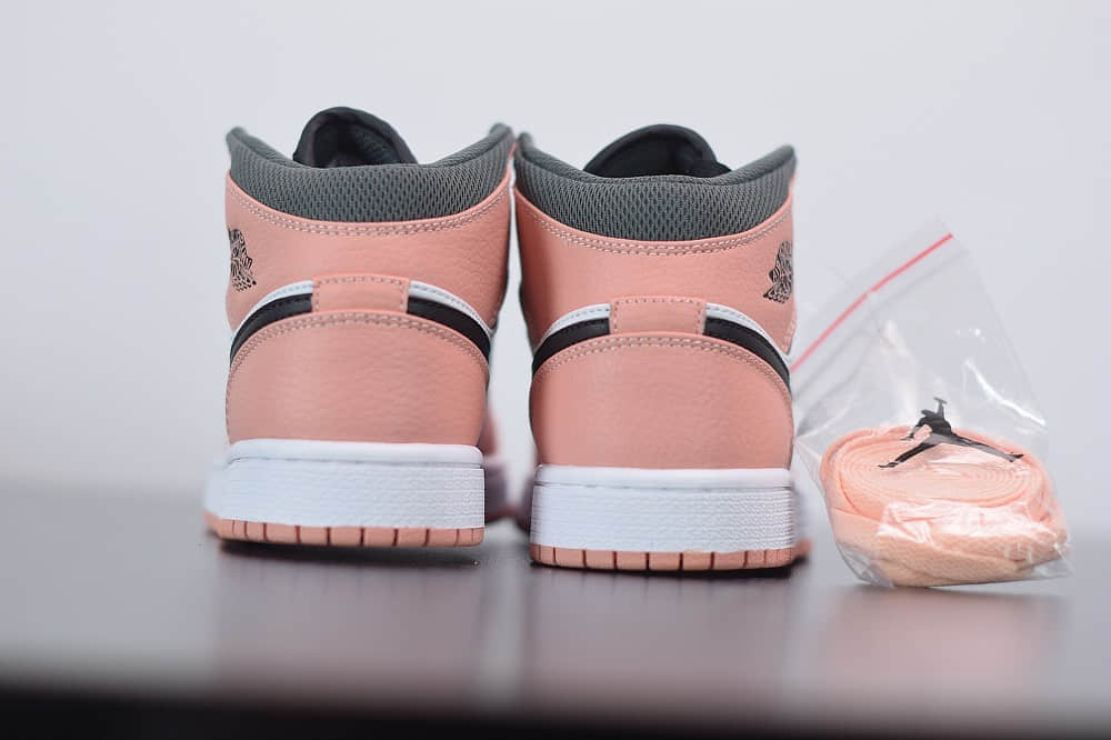 乔丹Air Jordan 1 MID樱花粉中帮篮球鞋纯原版本 货号：555112-603