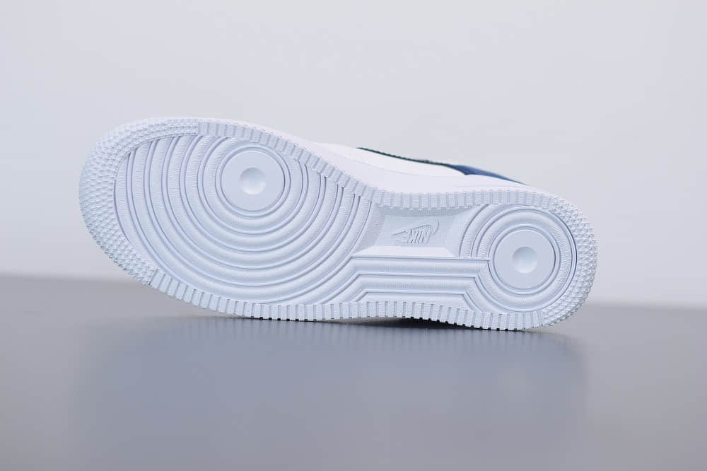 耐克Nike Air Force 1'07 LV8 1HO19空军一号白蓝丝绸拼接板鞋纯原版本 货号：BQ4420-400