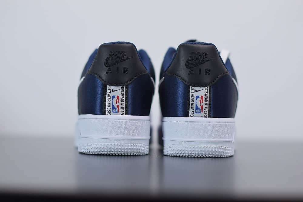 耐克Nike Air Force 1'07 LV8 1HO19空军一号白蓝丝绸拼接板鞋纯原版本 货号：BQ4420-400