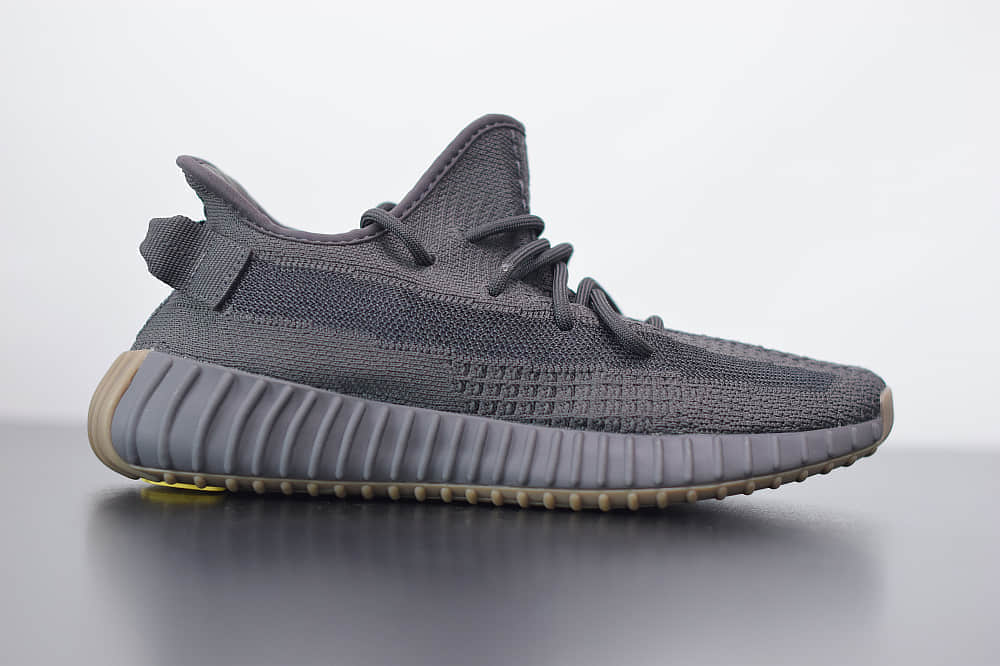 阿迪达斯AadidasYeezy Boost 350V2黑生胶天使休闲慢跑鞋纯原版本 货号：FY2903