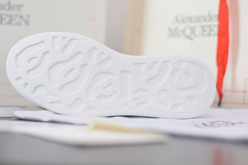 麦昆Alexander McQueen 2020早春款荧光七色系列渐白蓝尾小白松糕鞋纯原版本