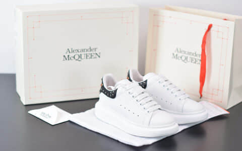 麦昆Alexander McQueen 2020早春款荧光七色系列黑白铆钉尾小白松糕鞋纯原版本