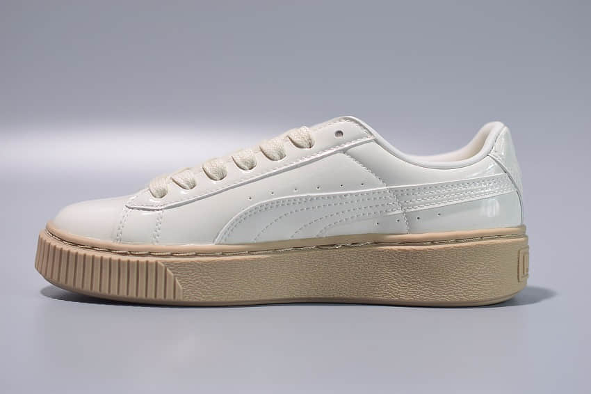 彪马Puma Basket Platform Patent Wn's 蕾哈娜低帮奶白漆皮板鞋纯原版本 货号：363314-05