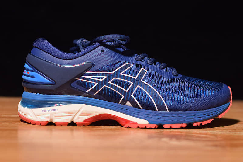 亚瑟士ASICS GEL-KAYANO25白蓝跑鞋李治廷同款系列纯原版本 货号：1011A019-400