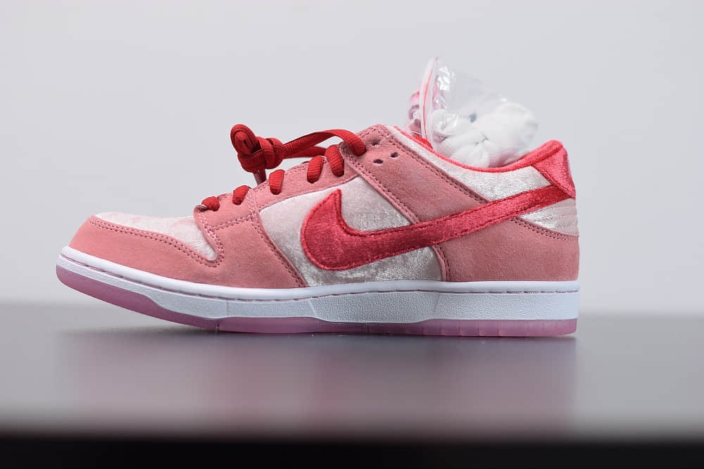 耐克Nike SB Dunk Low x StrangeLove情人节限定低帮粉色板鞋纯原版本 货号：CT2552-800