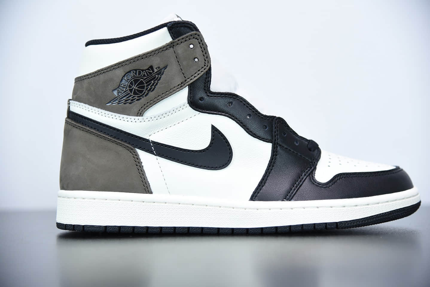 乔丹Air Jordan 1 High OG“Dark Mocha”黑摩卡小倒钩高帮板鞋纯原版本 货号：555088-105