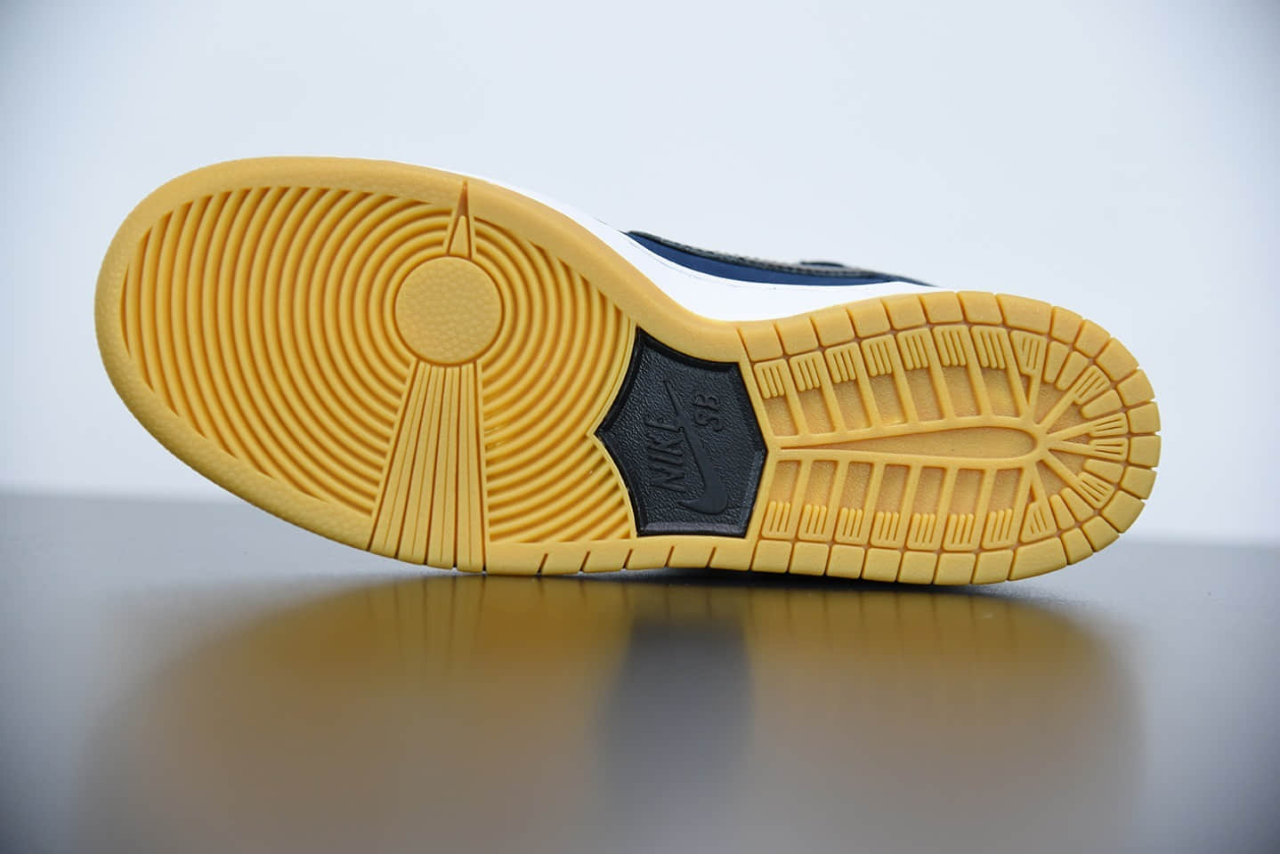 耐克Nike SB Dunk HighNavyBlack-Gum扣篮系列“暗夜蓝黑生胶”高帮休闲运动滑板板鞋纯原版本 货号：CI2692-401