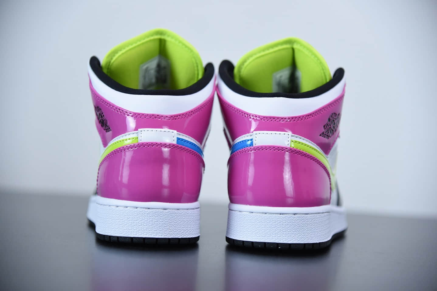 乔丹Air Jordan 1 Mid “Patent Leather”白粉糖果女子中帮休闲板鞋纯原版本 货号：CZ9835-100