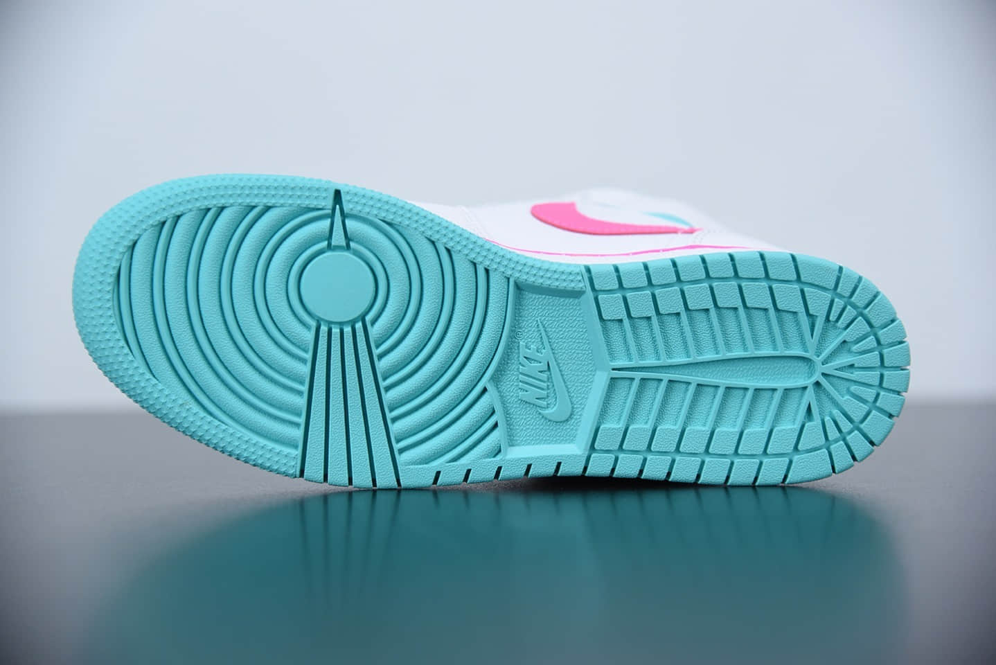 乔丹Air Jordan 1 Mid GS “Digital Pink” 南海岸水月粉女子中帮休闲鞋纯原版本 货号：555112-102