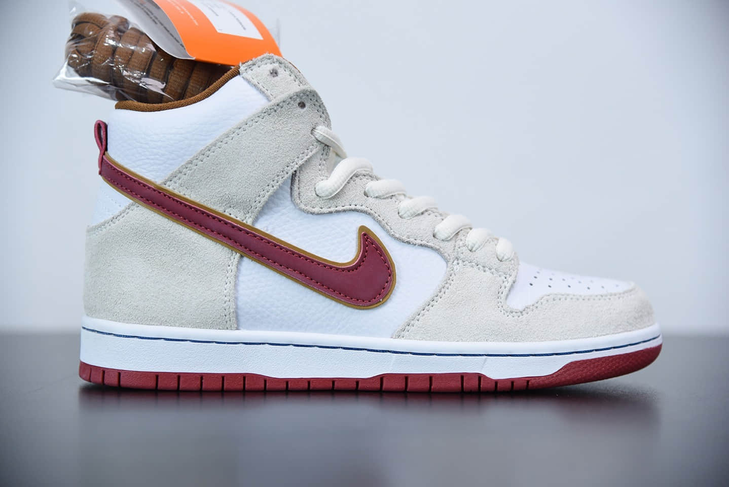 耐克Nike SB Dunk High “Team Crimson” 骑士队米白红钩高帮板鞋纯原版本 货号：CV9499-100