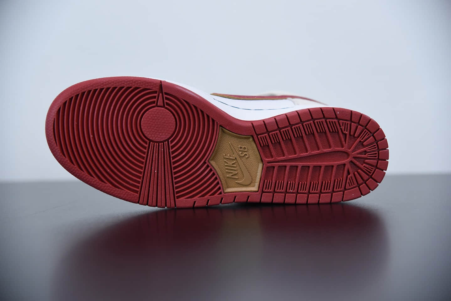 耐克Nike SB Dunk High “Team Crimson” 骑士队米白红钩高帮板鞋纯原版本 货号：CV9499-100