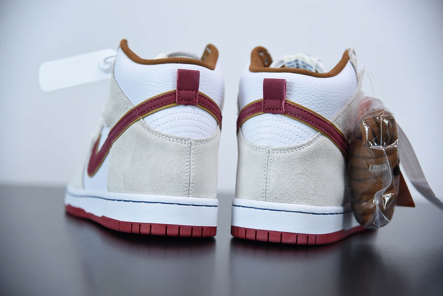 耐克Nike SB Dunk High “Team Crimson” 骑士队米白红钩高帮板鞋纯原版本 货号：CV9499-100