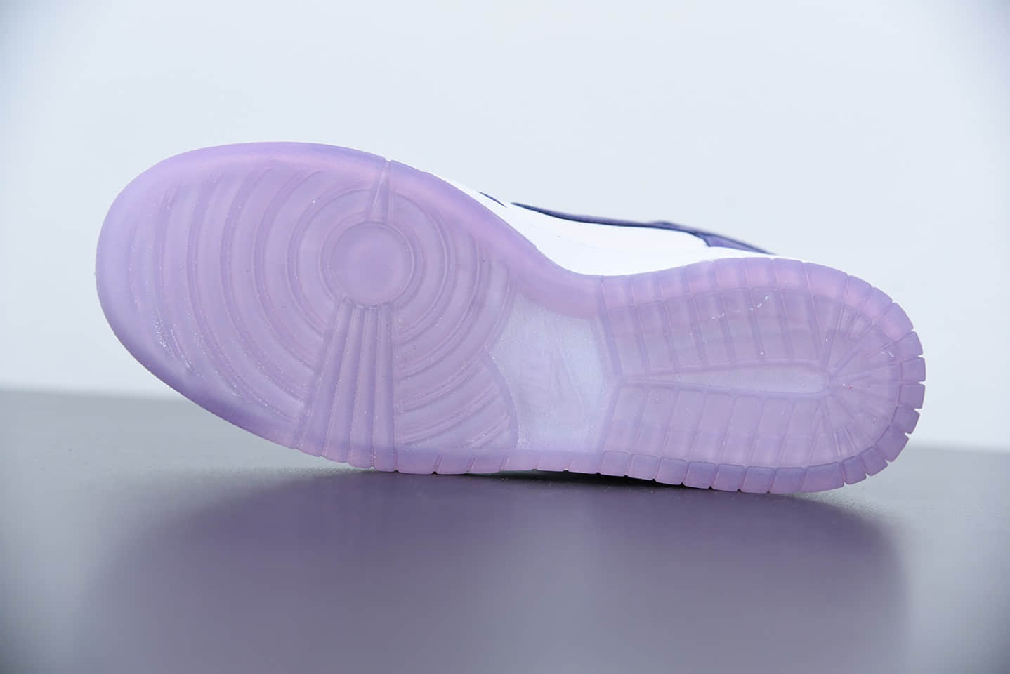 耐克Nike Dunk High “Varsity Purple” 白紫扣篮系列复古高帮休闲运动滑板板鞋纯原版本 货号：DC5382-100