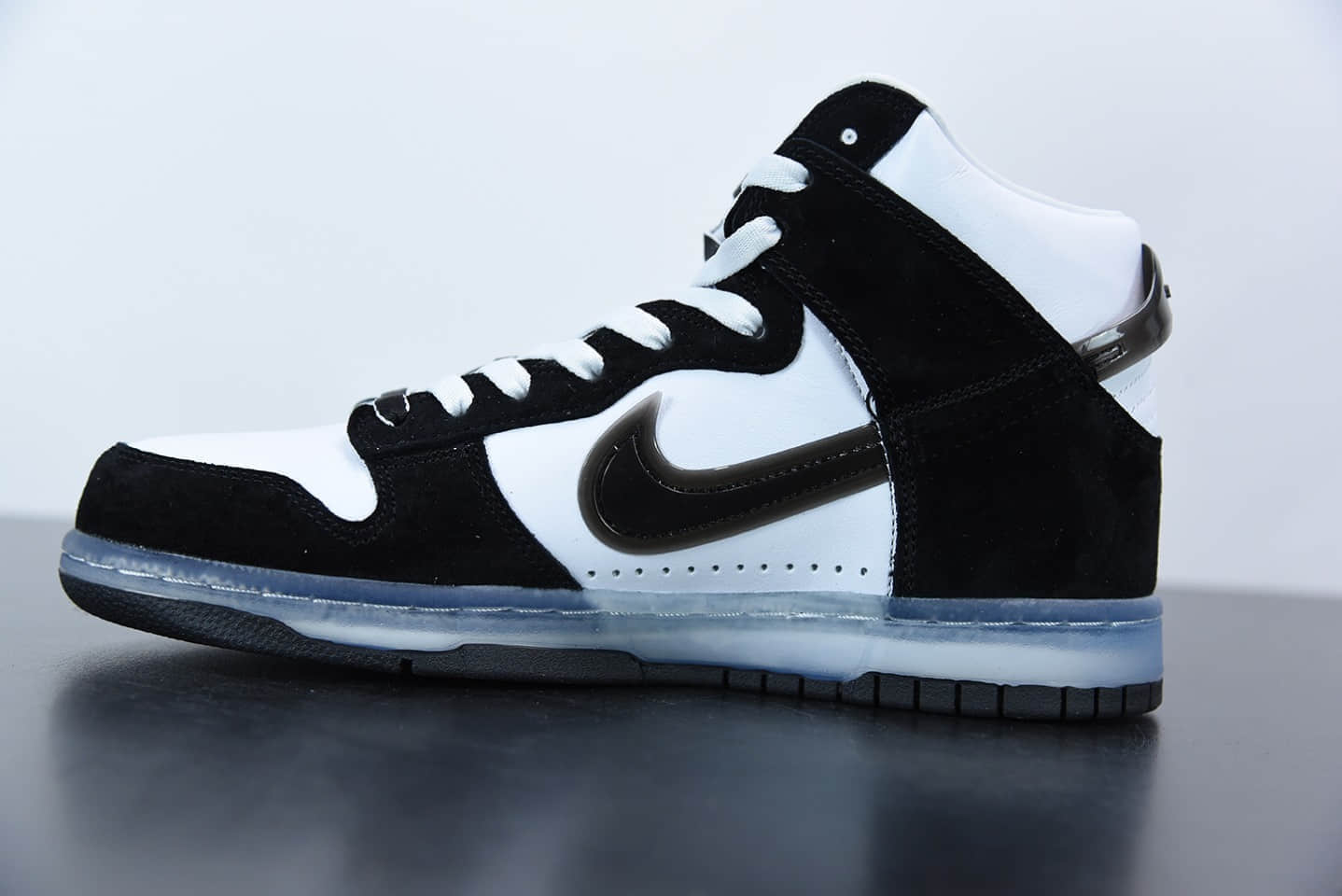耐克Slam Jam x Nike Dunk High 黑白联名系列全头层皮高帮休闲滑板鞋纯原版本 货号：DA1639-101