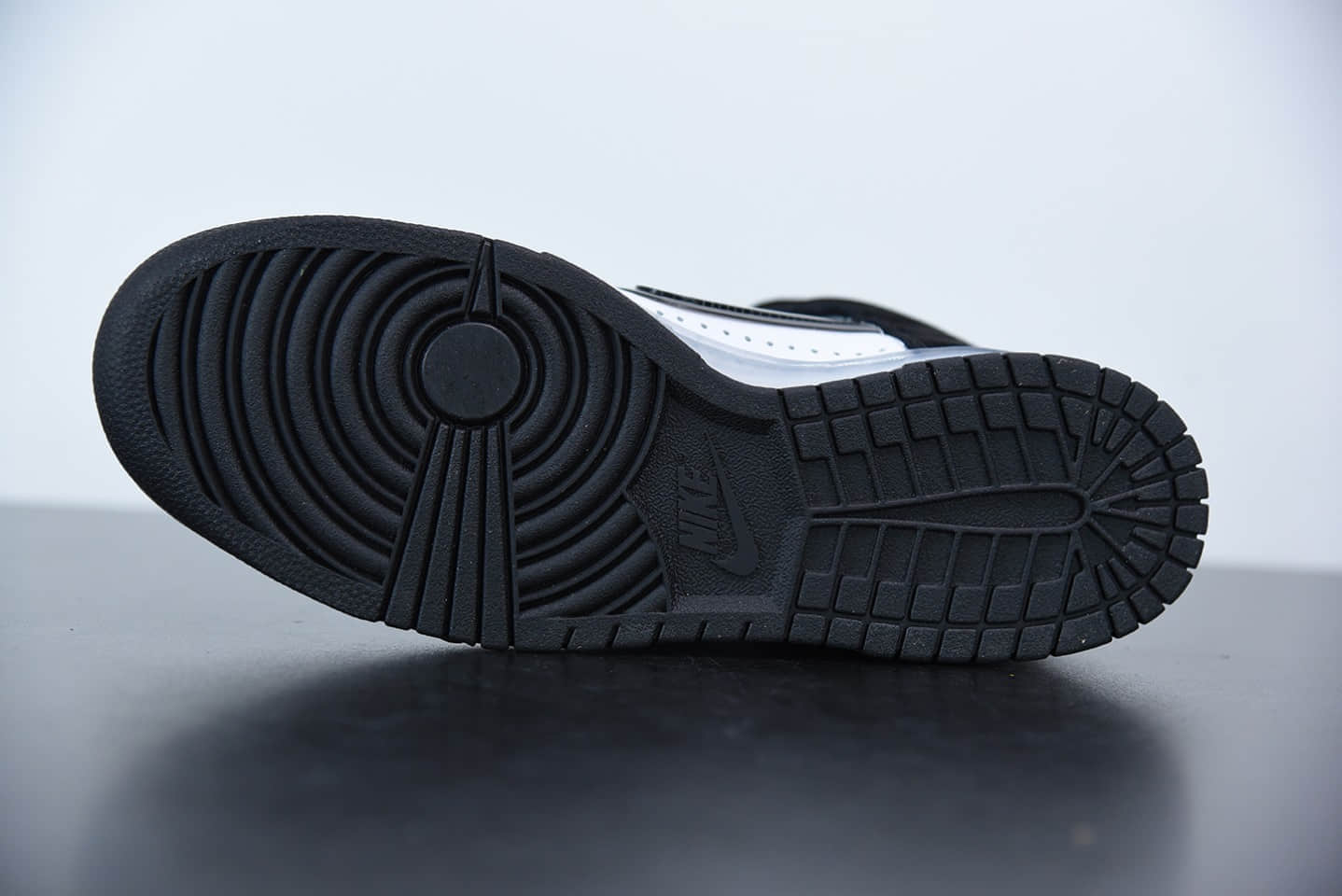 耐克Slam Jam x Nike Dunk High 黑白联名系列全头层皮高帮休闲滑板鞋纯原版本 货号：DA1639-101