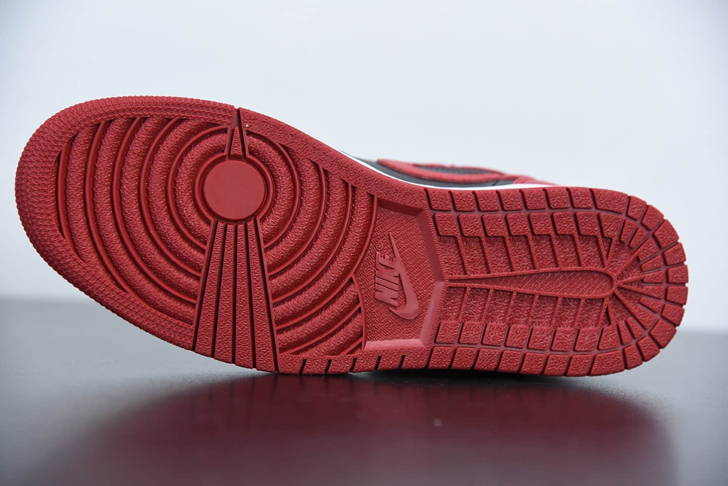 乔丹Air Jordan 1 Mid “Bred” 黑红小禁穿中帮百搭休闲运动板鞋纯原版本 货号：554724-074