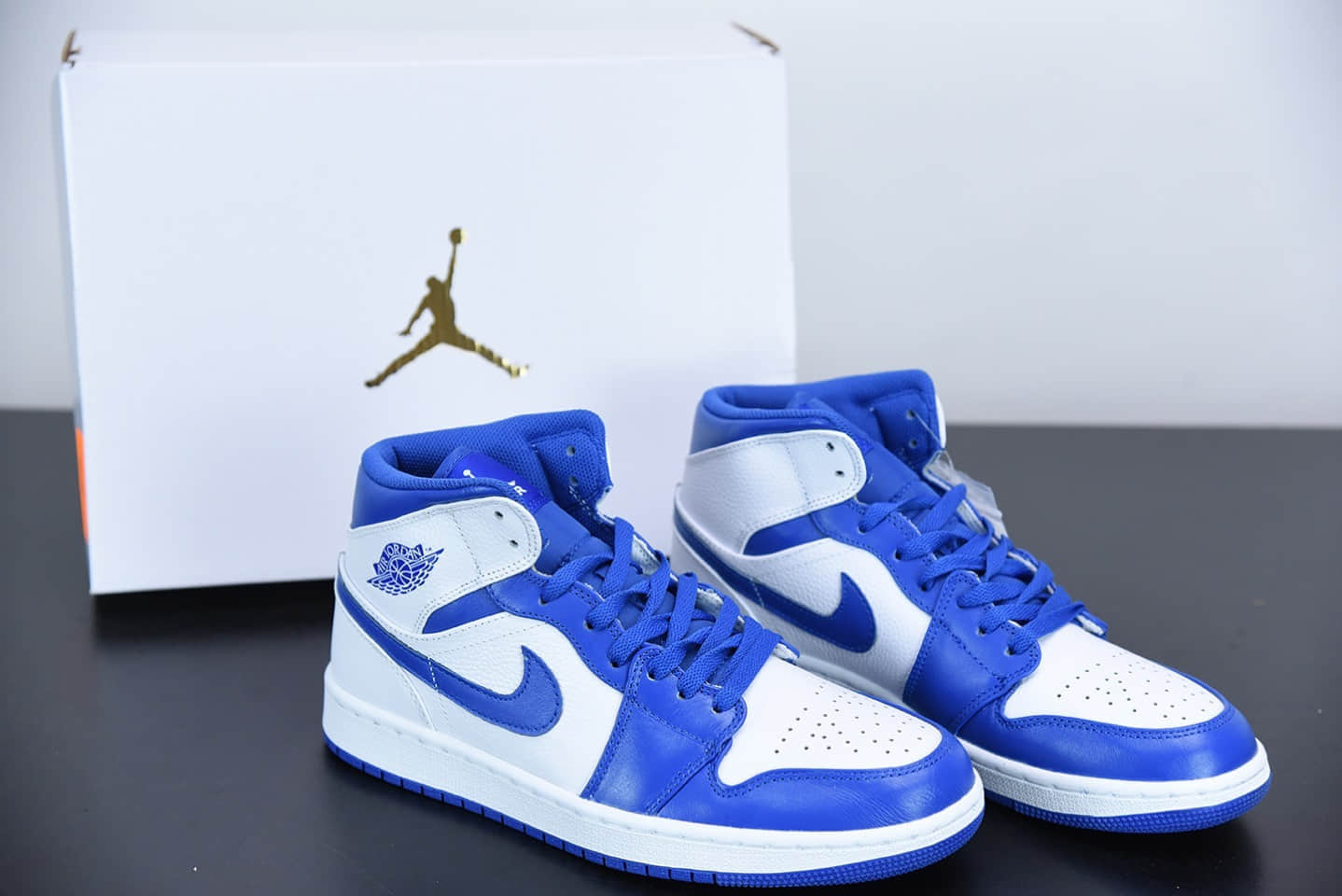 乔丹Air Jordan 1 Mid “Hyper Royal”小白蓝中帮篮球鞋纯原版本 货号： 554724-114