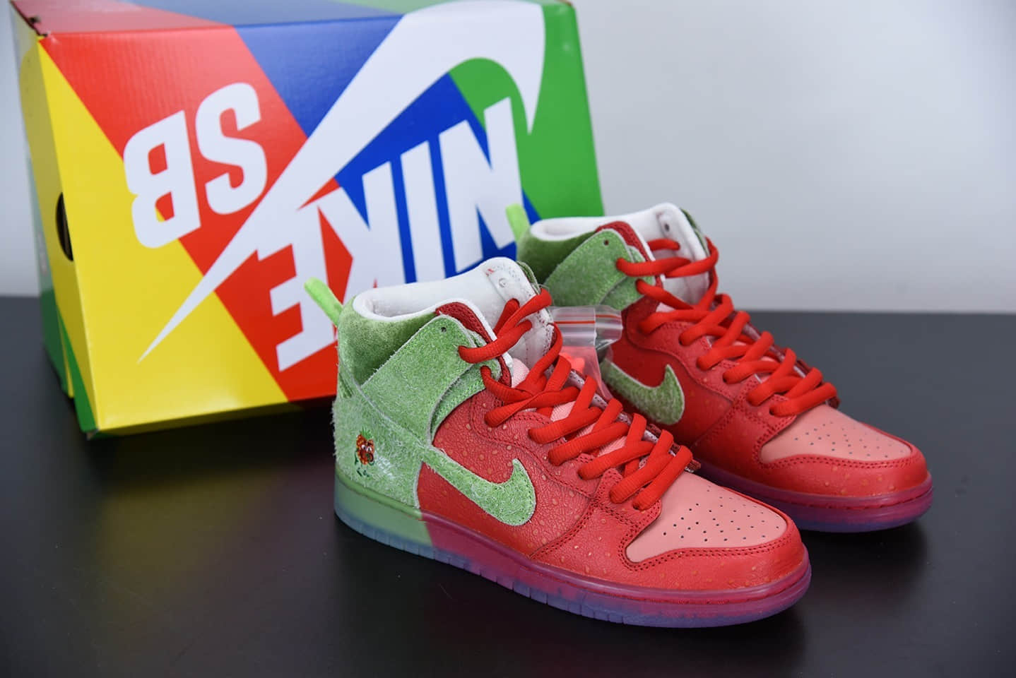 耐克Nike SB Dunk high“strawberry cough”咳嗽草莓高帮休闲板鞋纯原版本 货号：CW7093-600