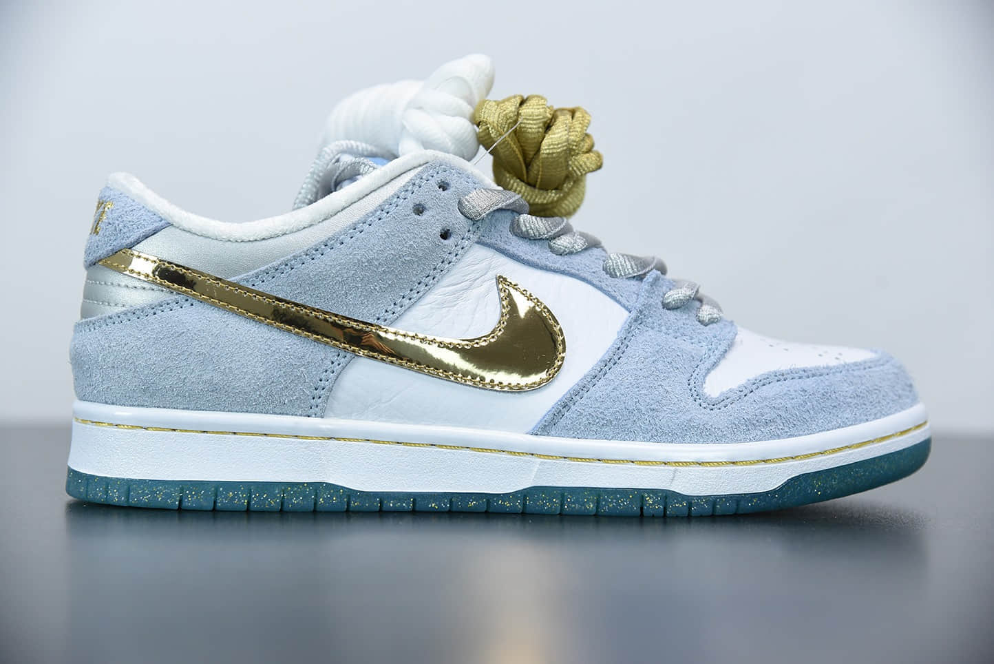 耐克Sean Cliver x SB Dunk Low Pro QS冬季情人节冰雪奇缘白雪公主艺术家滑板鞋纯原版本 货号：DC9936-100