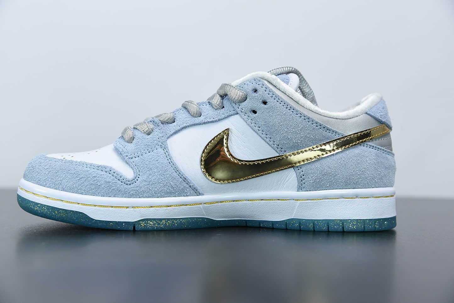 耐克Sean Cliver x SB Dunk Low Pro QS冬季情人节冰雪奇缘白雪公主艺术家滑板鞋纯原版本 货号：DC9936-100