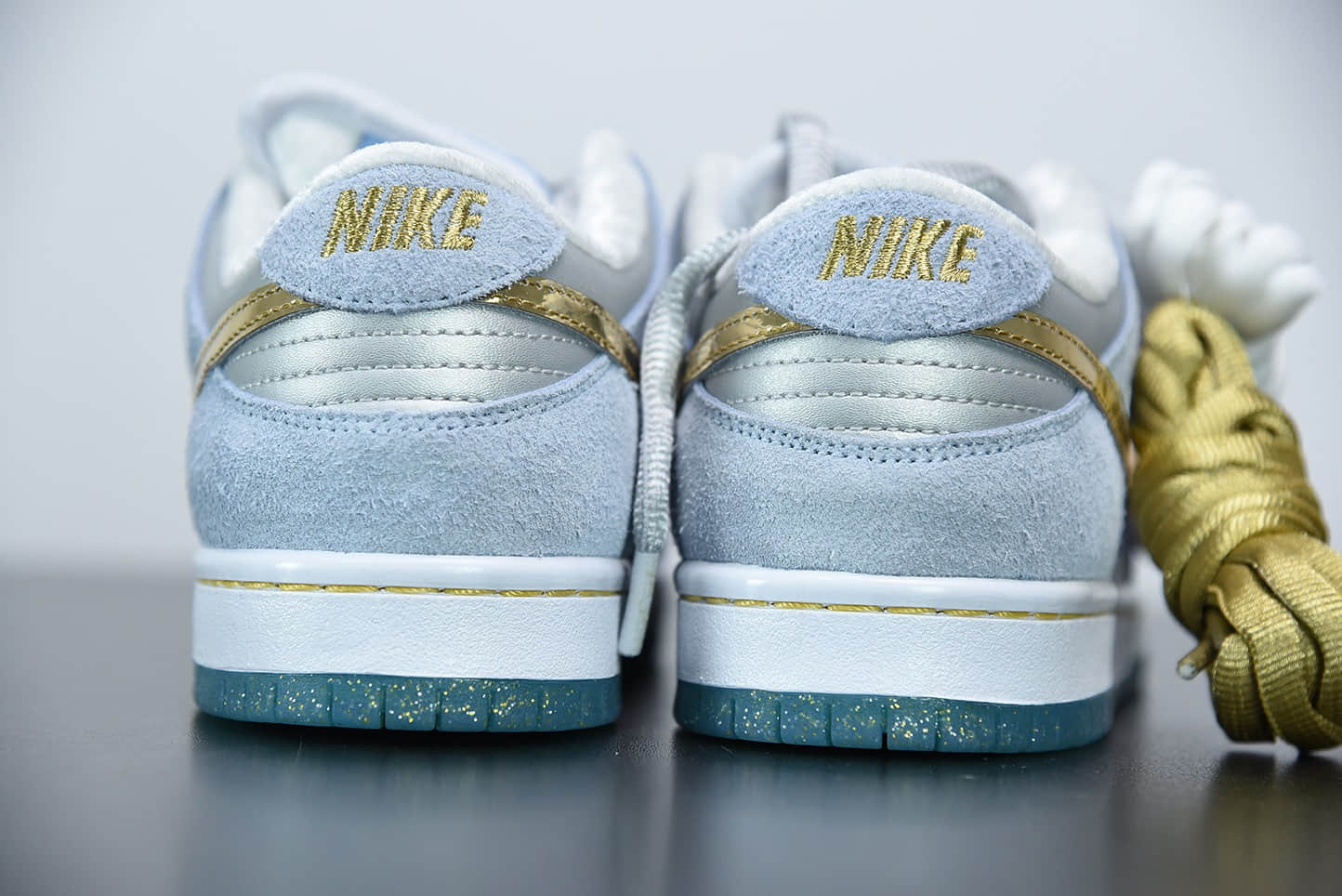 耐克Sean Cliver x SB Dunk Low Pro QS冬季情人节冰雪奇缘白雪公主艺术家滑板鞋纯原版本 货号：DC9936-100