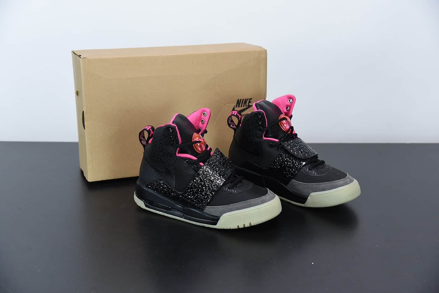 耐克Nike Air Yeezy 1Blink黑粉高街潮流篮球鞋纯原版本 货号：366164-003