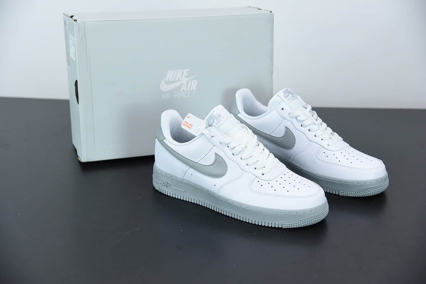 耐克Air Force 1 Low 白灰色空军一号低帮休闲板鞋纯原版本 货号：CK7663-104