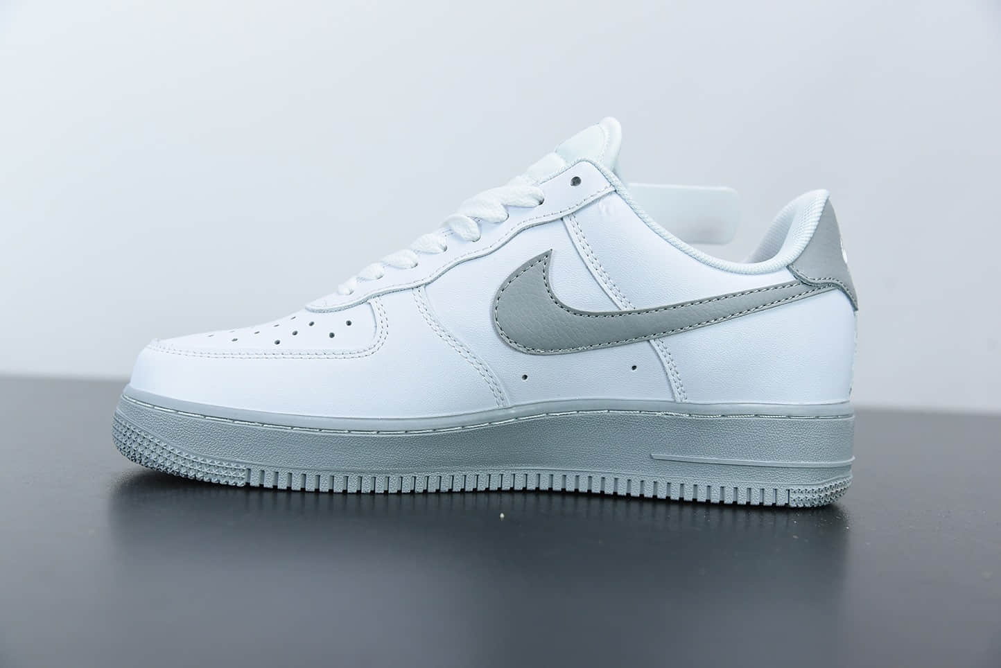 耐克Air Force 1 Low 白灰色空军一号低帮休闲板鞋纯原版本 货号：CK7663-104