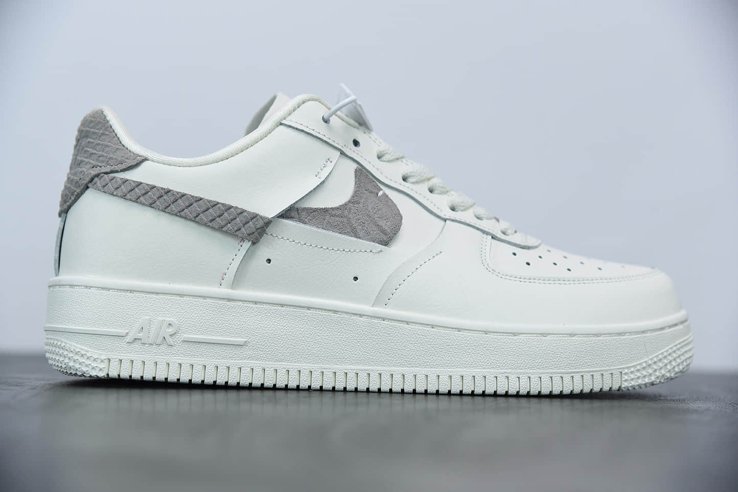 耐克Nike Air Force 1 '07 Lxx LT 鸳鸯断勾空军一号经典低帮百搭休闲运动板鞋纯原版本 货号：DH3869-001