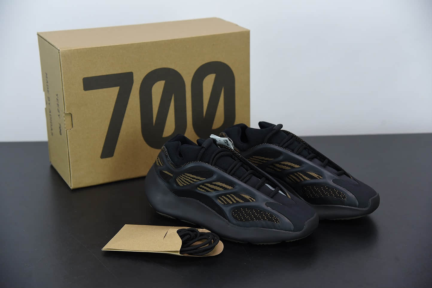 阿迪达斯Adidas Yeezy 700 V3 “Eremiel”黑黄配色侃爷椰子夜光鞋面异型复古老爹鞋纯原版本 货号：GY0189