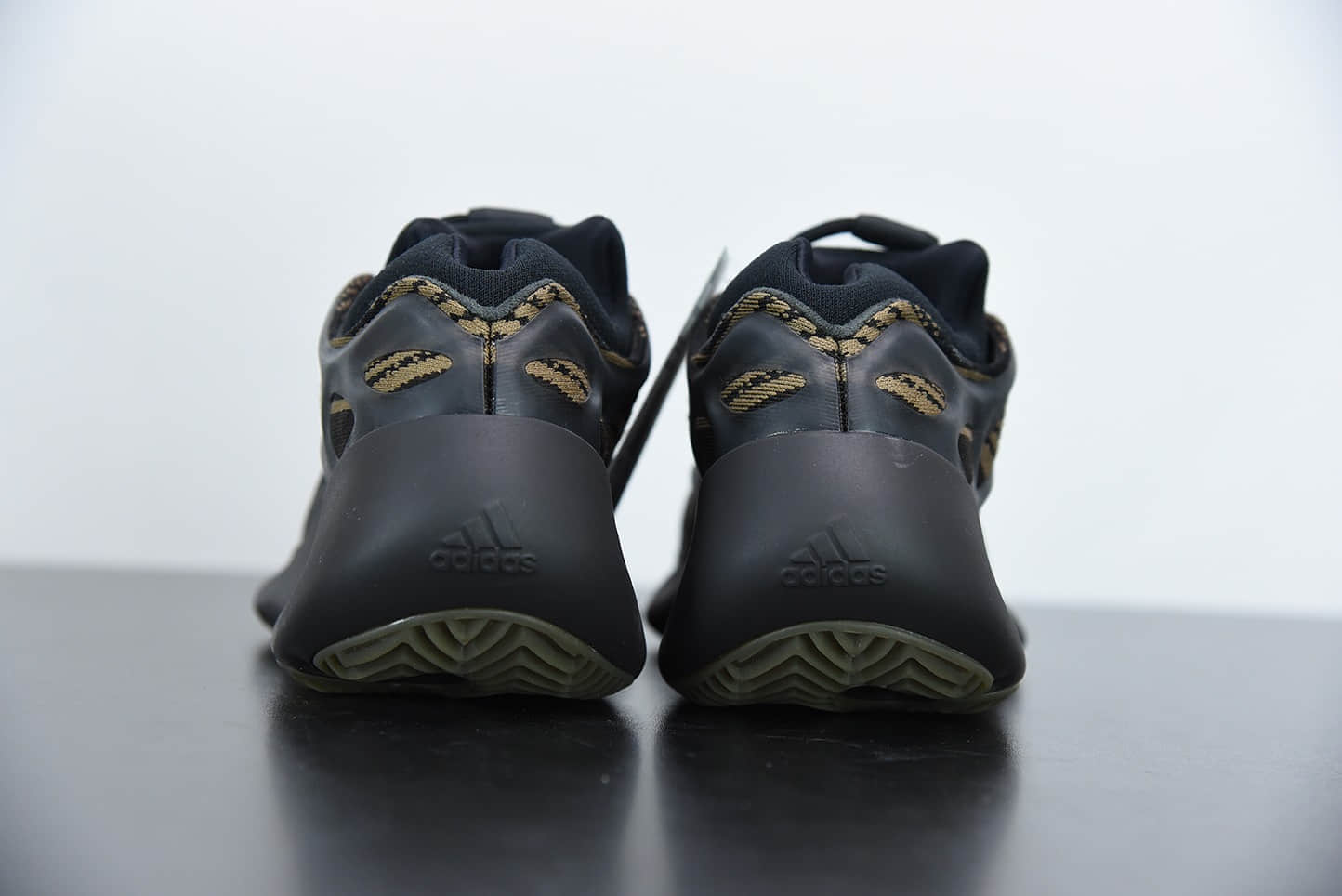 阿迪达斯Adidas Yeezy 700 V3 “Eremiel”黑黄配色侃爷椰子夜光鞋面异型复古老爹鞋纯原版本 货号：GY0189