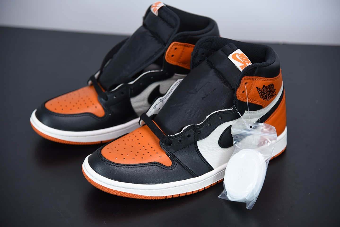 乔丹 Air Jordan 1 Satin Backboard黑橙扣碎丝绸高帮板鞋纯原版本 货号：AV3725-010