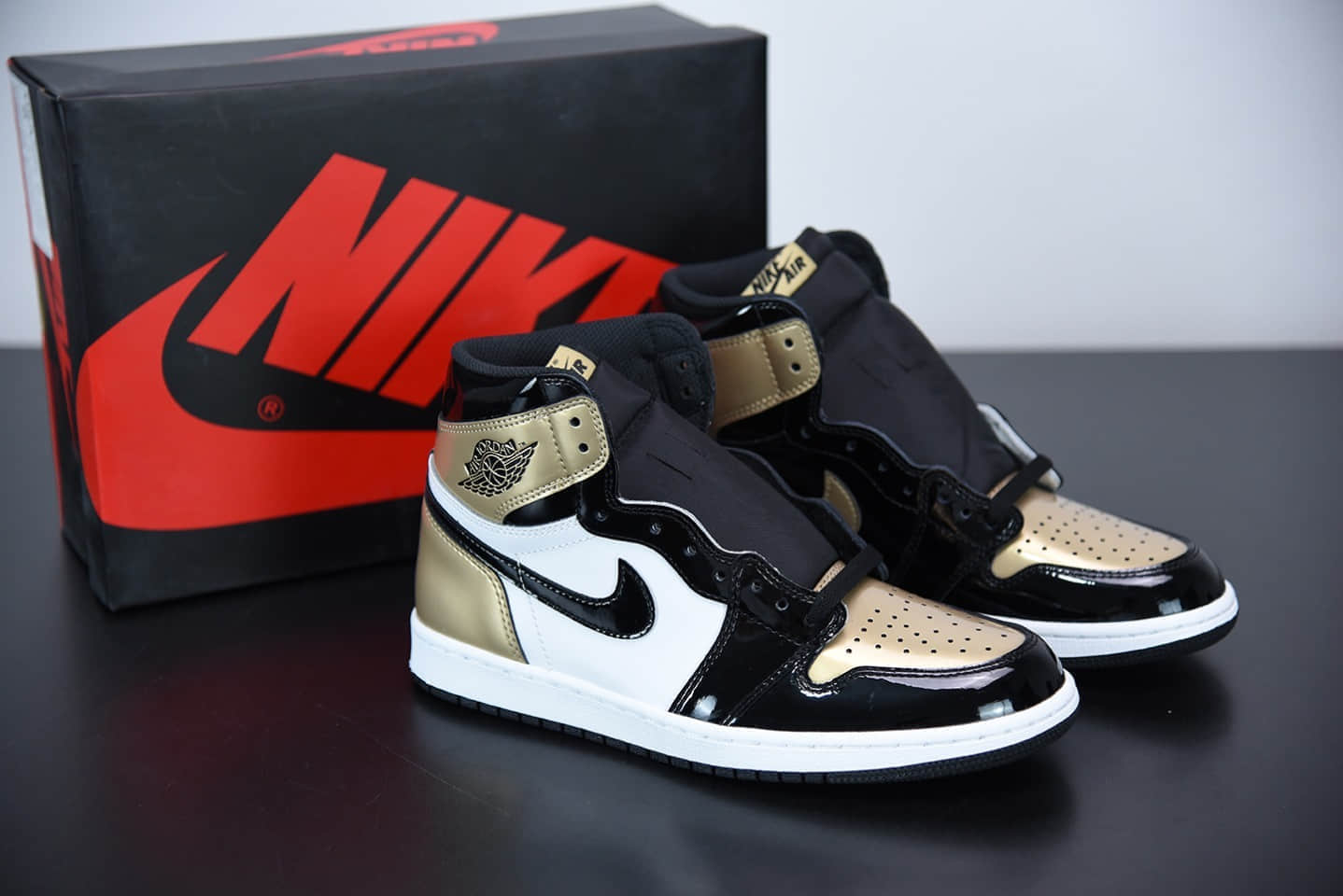 乔丹Air Jordan 1Gold Top 3”黑金鸳鸯高帮板鞋纯原版本 货号：861428-001