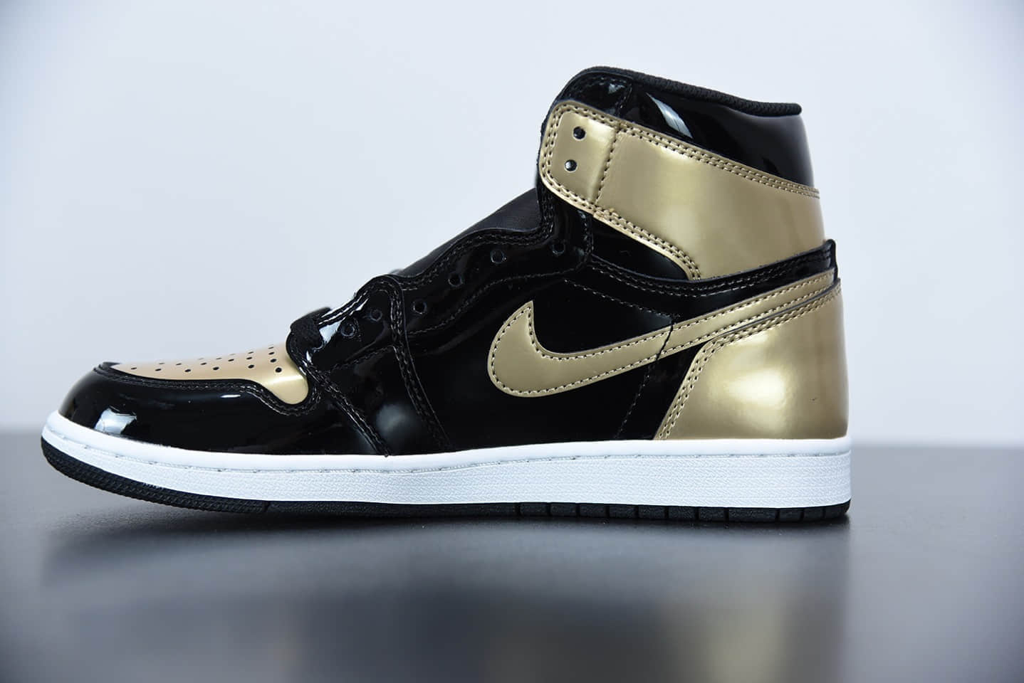 乔丹Air Jordan 1Gold Top 3”黑金鸳鸯高帮板鞋纯原版本 货号：861428-001