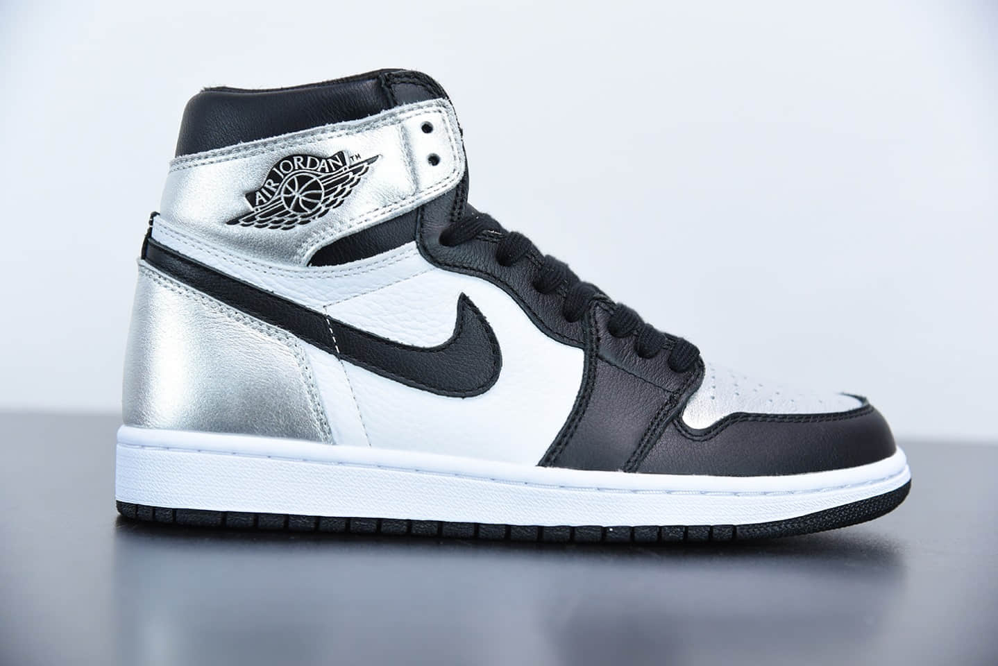 乔丹AirJordan 1 Retro Metallic Silver 黑银配色高帮运动板鞋纯原版本 货号：CD0461-001