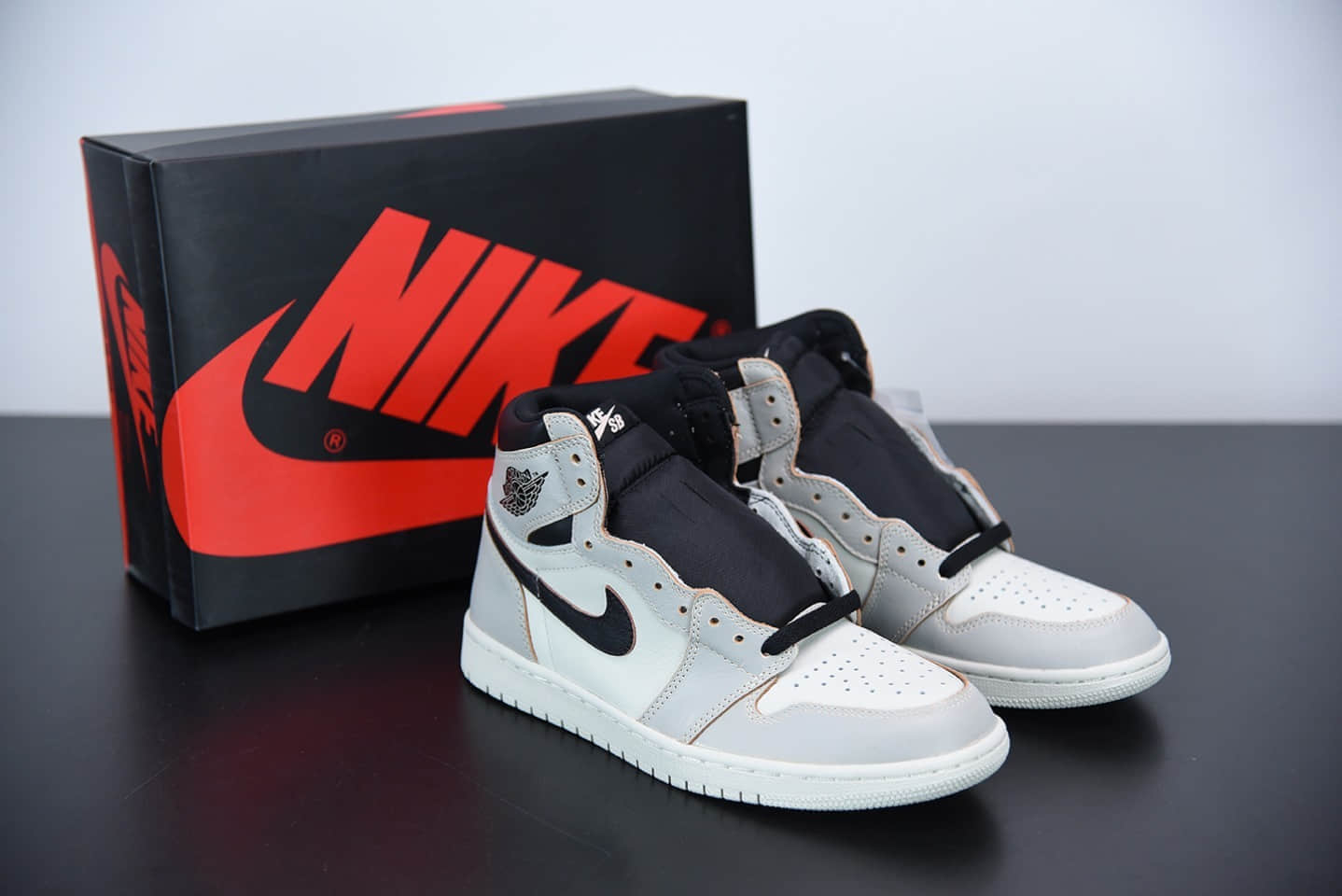 乔丹Air Jordan 1 x Nike Sb High OG Light Bone白黑刮刮乐篮球鞋纯原版本 货号：CD6578-006