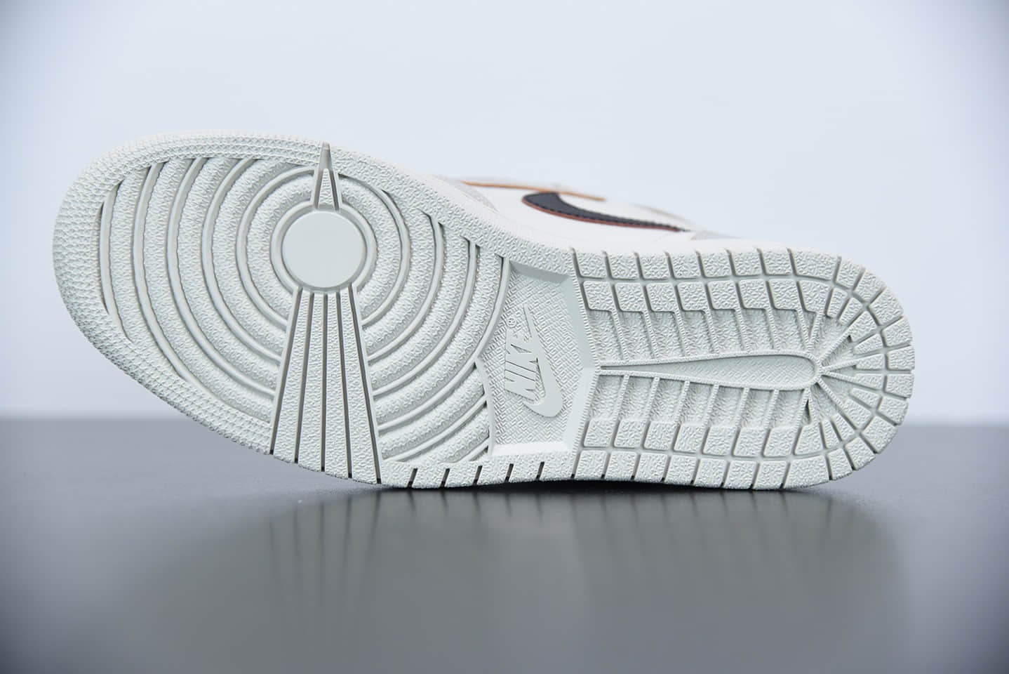 乔丹Air Jordan 1 x Nike Sb High OG Light Bone白黑刮刮乐篮球鞋纯原版本 货号：CD6578-006