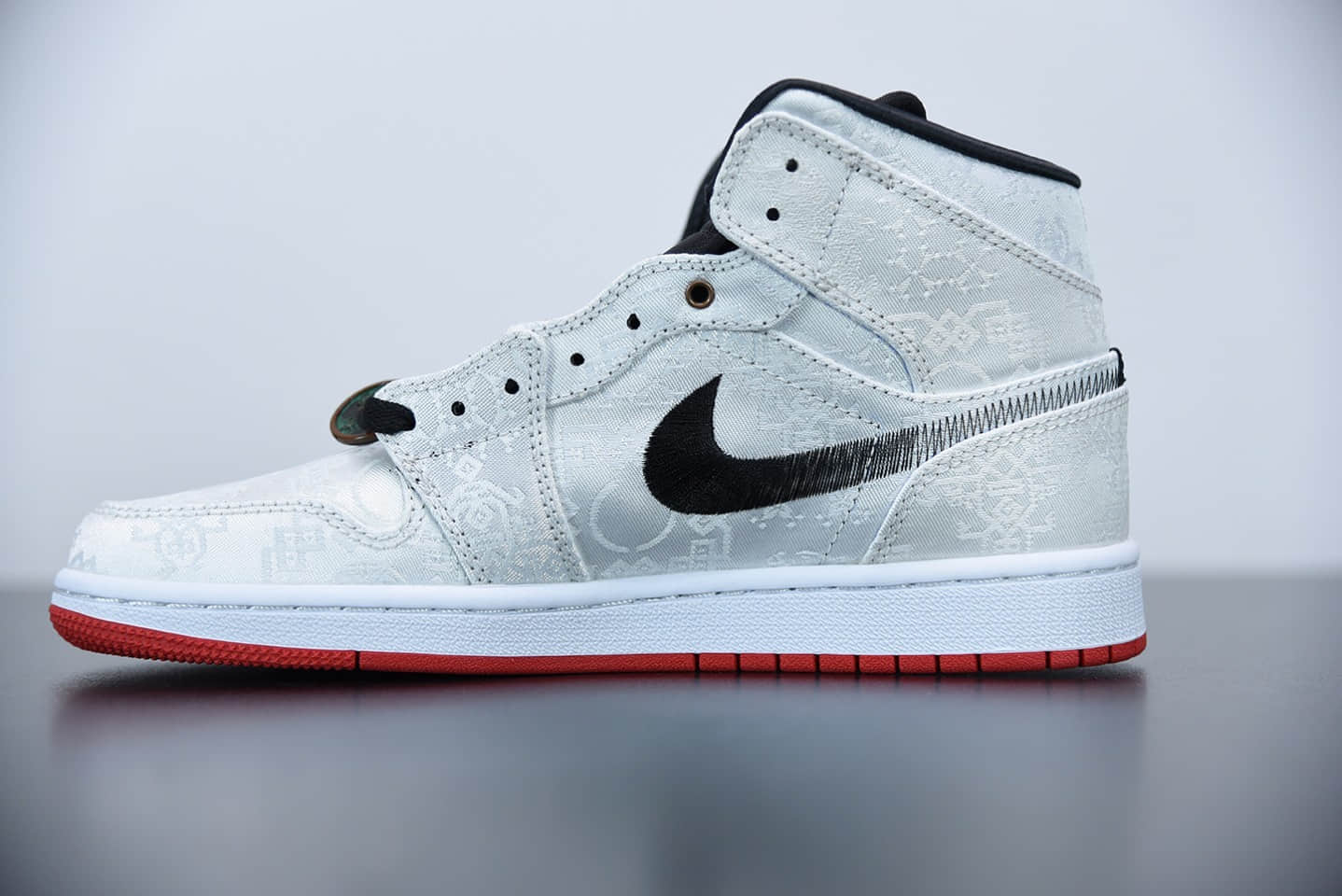 乔丹Edison Chen x Air Jordan1 Mid 陈冠希联名款白丝绸中帮篮球鞋纯原版本 货号：CU2804-100