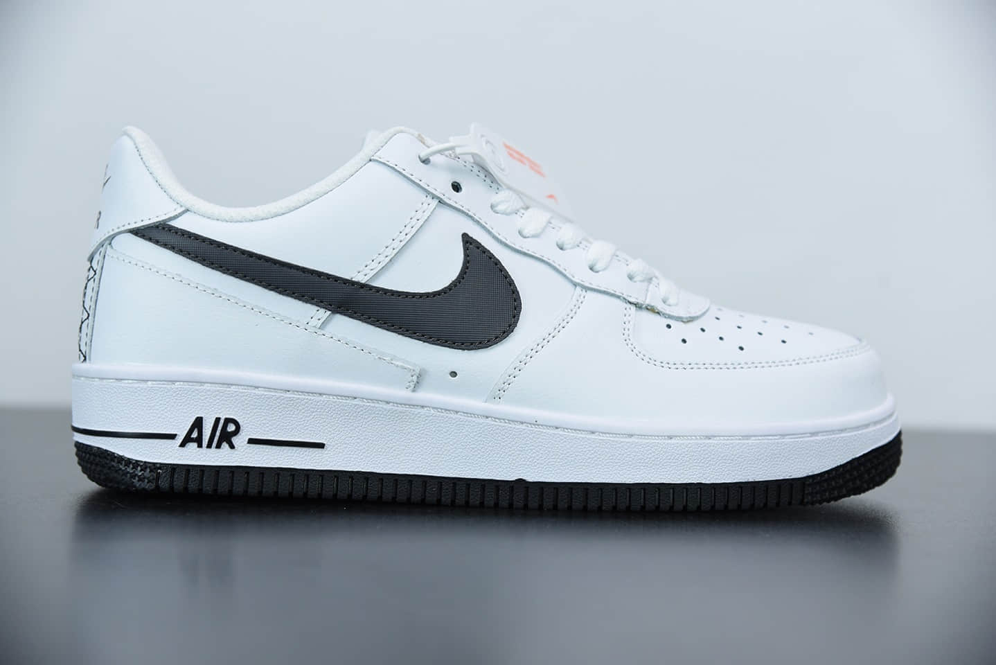 耐克Nike Air Force 1’07Summit White后跟线条几何涂鸦空军一号经典低帮百搭休闲运动板鞋纯原版本 货号：DD7113-100