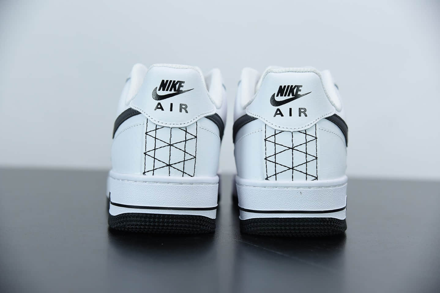 耐克Nike Air Force 1’07Summit White后跟线条几何涂鸦空军一号经典低帮百搭休闲运动板鞋纯原版本 货号：DD7113-100