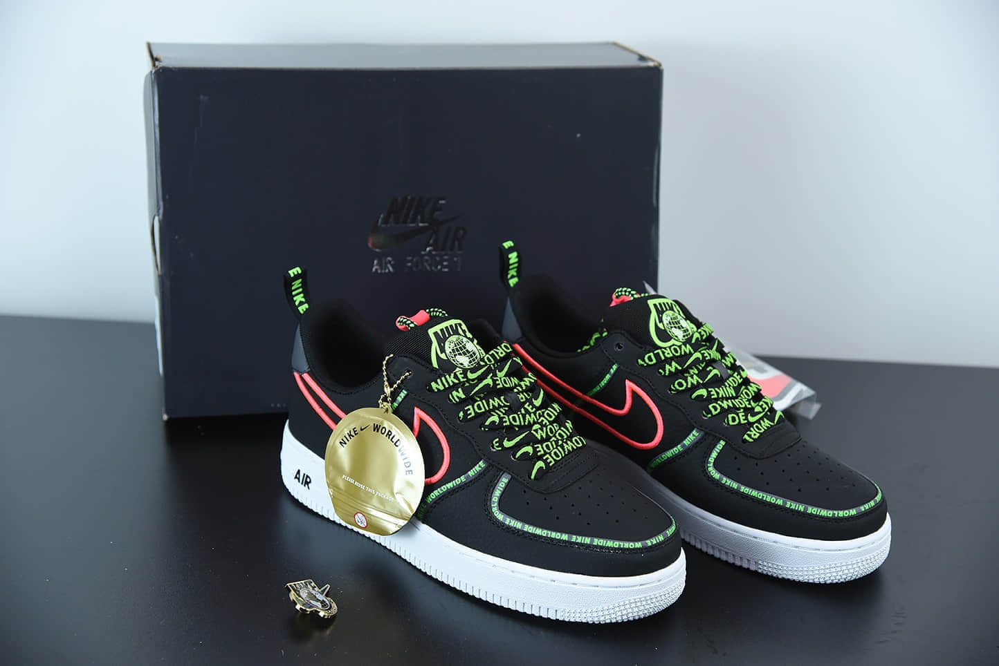 耐克Nike Air Force 1'07 Low “World Wide”空军一号黑绿粉色字母弹幕花纹刺绣钩子低帮板鞋纯原版本 货号：CK7213-001