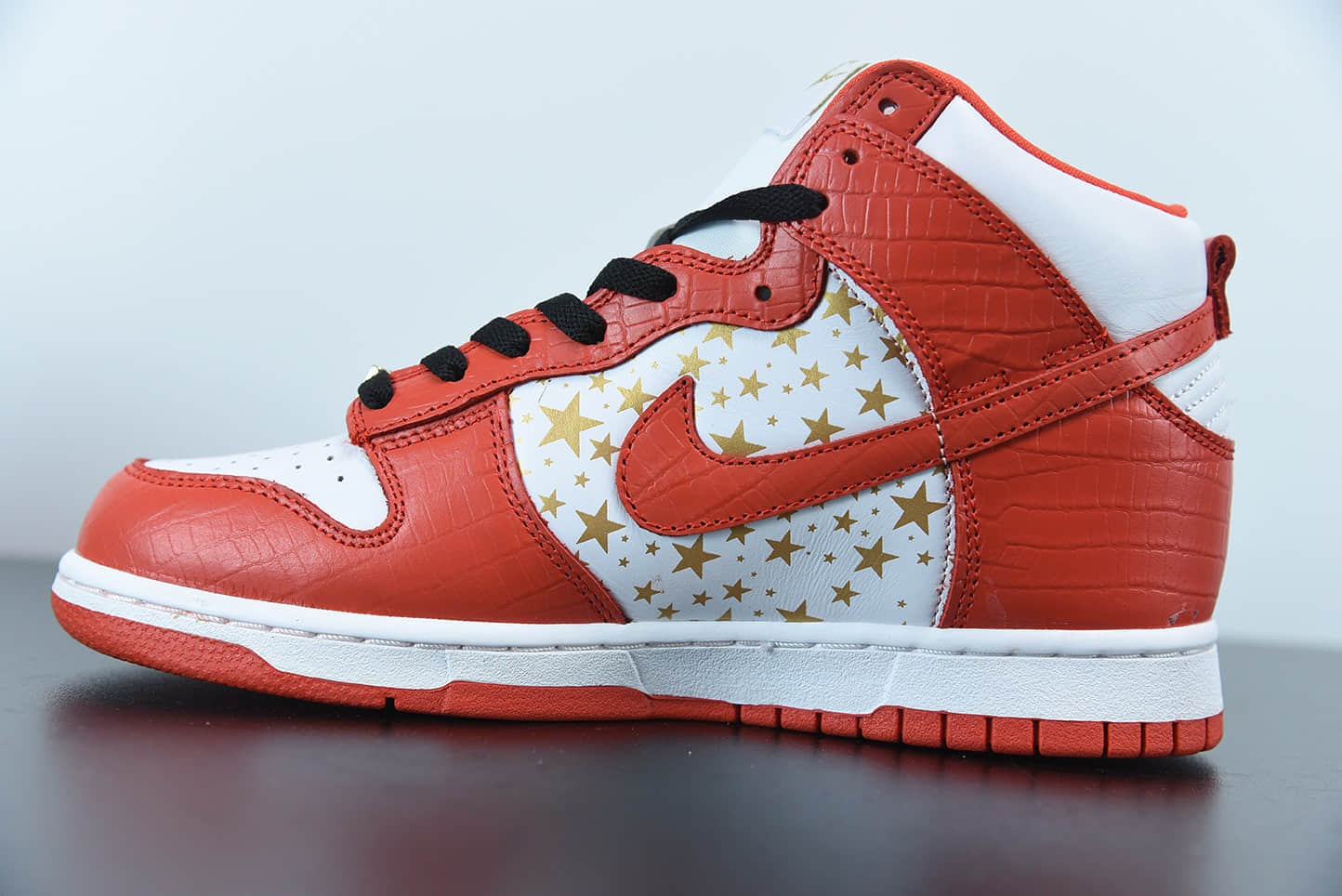 耐克Nike SB Dunk High ×Suprme联名红色满天星高帮时尚休闲板鞋纯原版本 货号：307385-161