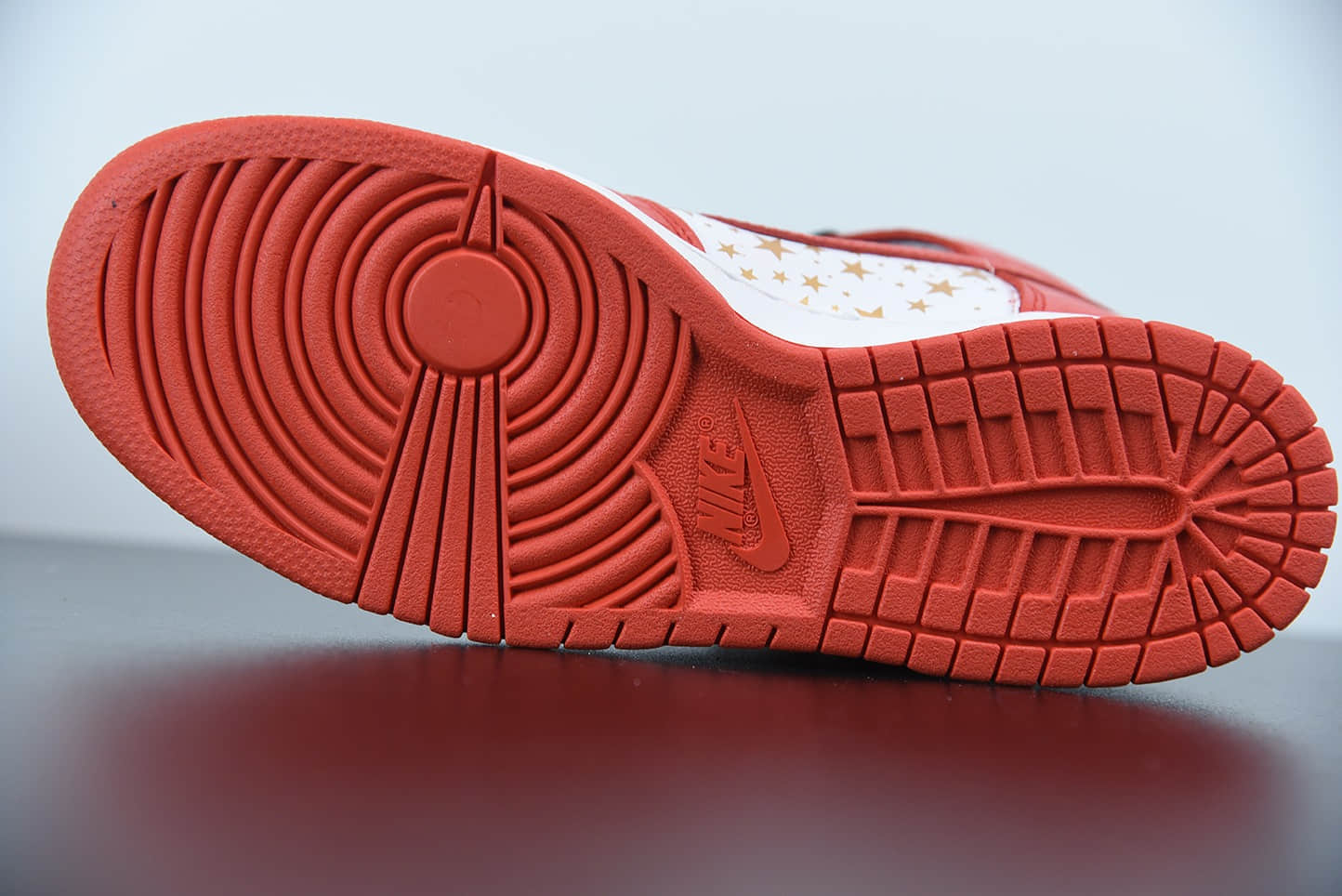 耐克Nike SB Dunk High ×Suprme联名红色满天星高帮时尚休闲板鞋纯原版本 货号：307385-161