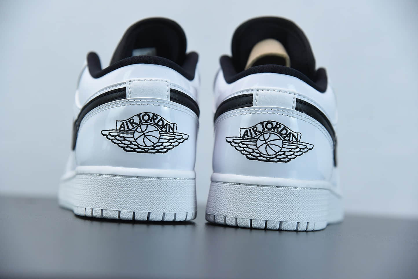 乔丹Air Jordan 1 Low WHITEBLACK 黑白熊猫低帮潮流缓震运动休闲板鞋纯原版本 货号：553560-103