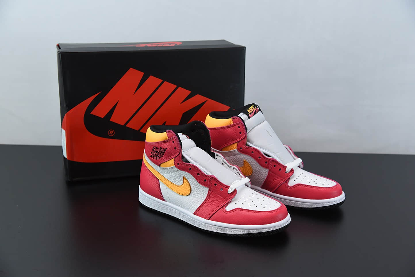 乔丹Air Jordan 1“SailUniversity Red”亡灵节奥运白红高帮篮球鞋纯原版本 货号：555088-603