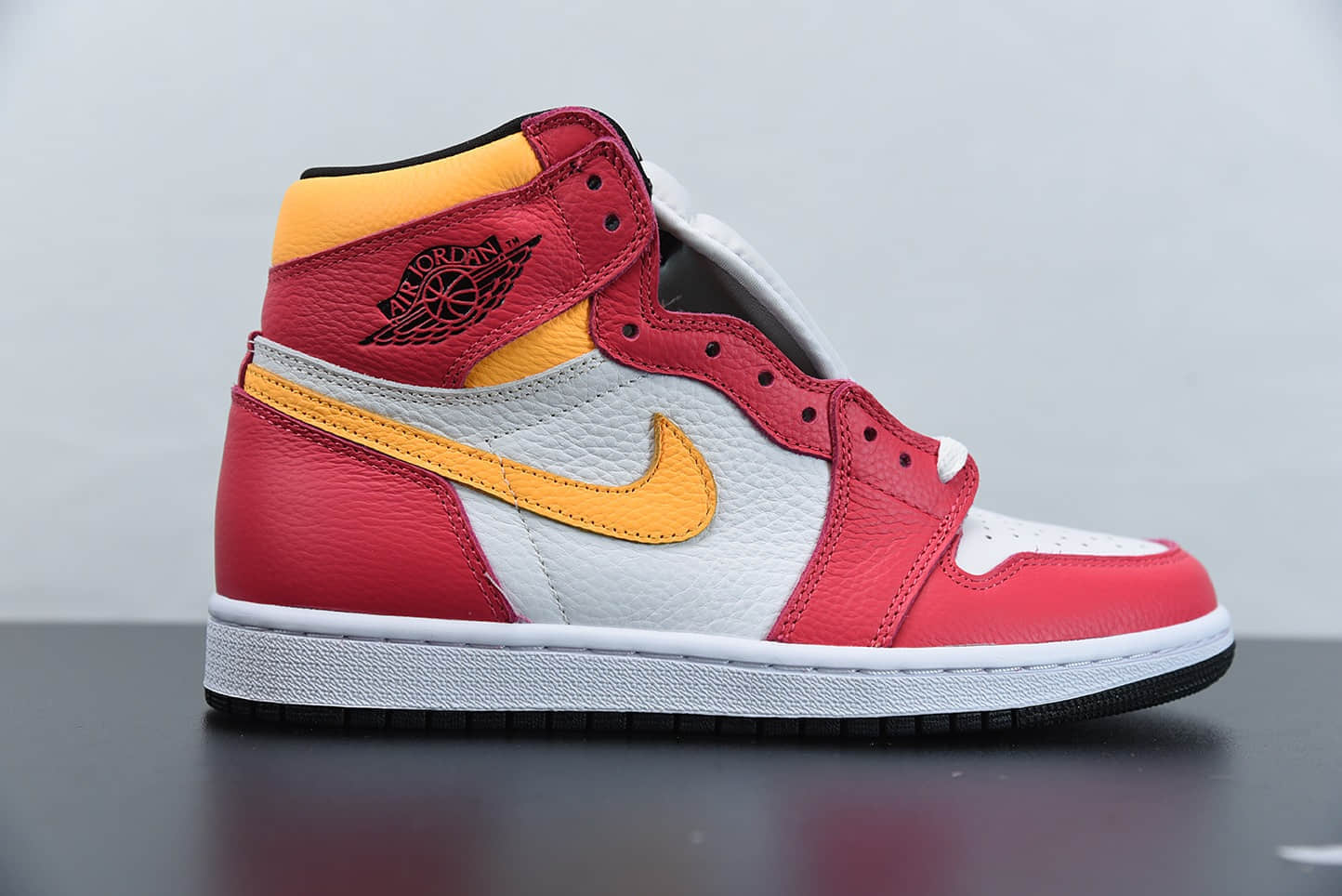 乔丹Air Jordan 1“SailUniversity Red”亡灵节奥运白红高帮篮球鞋纯原版本 货号：555088-603