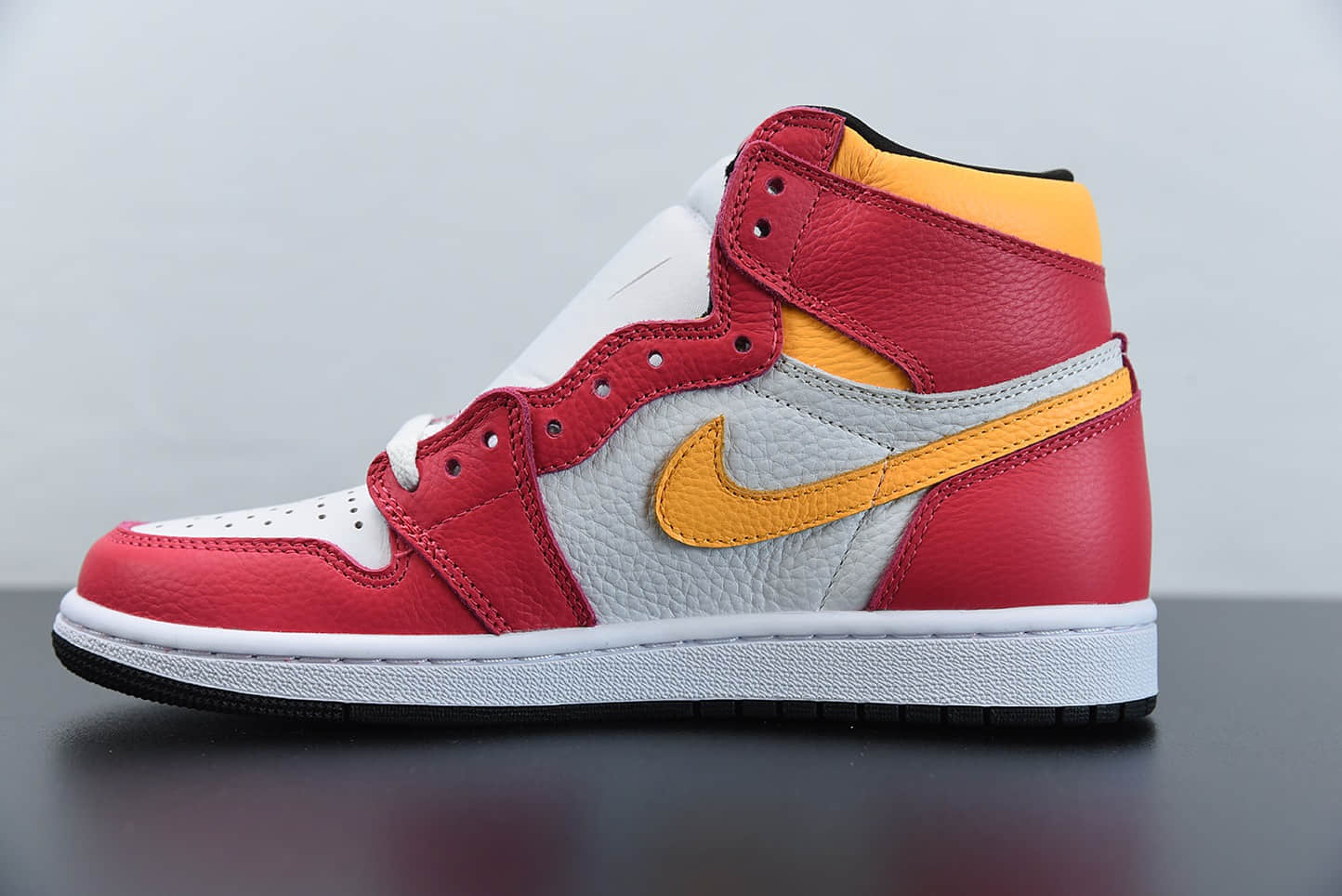 乔丹Air Jordan 1“SailUniversity Red”亡灵节奥运白红高帮篮球鞋纯原版本 货号：555088-603