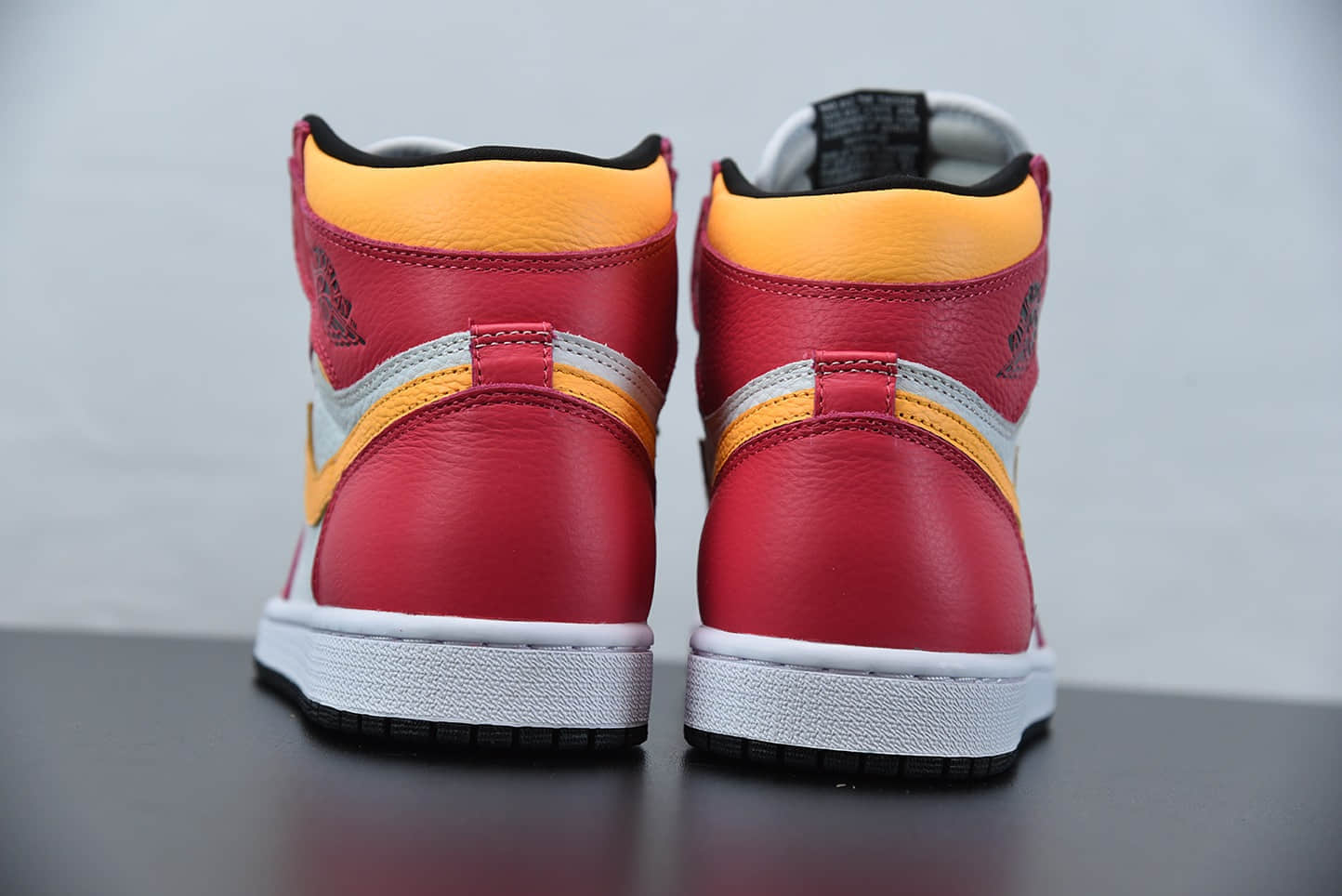 乔丹Air Jordan 1“SailUniversity Red”亡灵节奥运白红高帮篮球鞋纯原版本 货号：555088-603