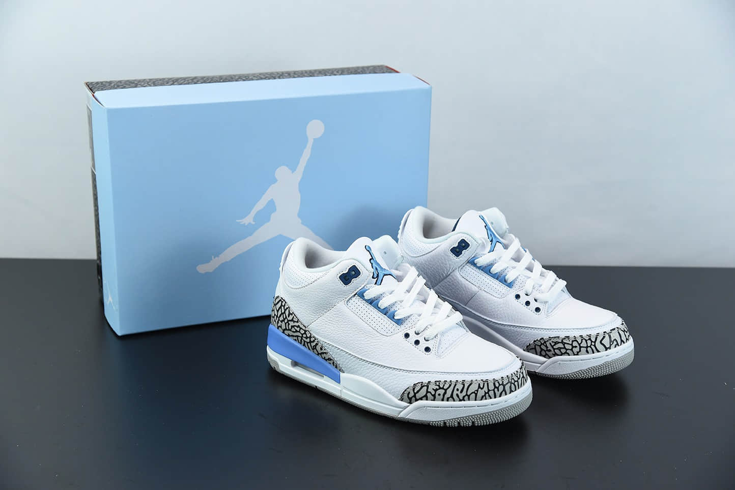 乔丹Air Jordan 3 “UNC” 北卡蓝配色白爆蓝裂纹文化篮球鞋纯原版本 货号：CT8532-104