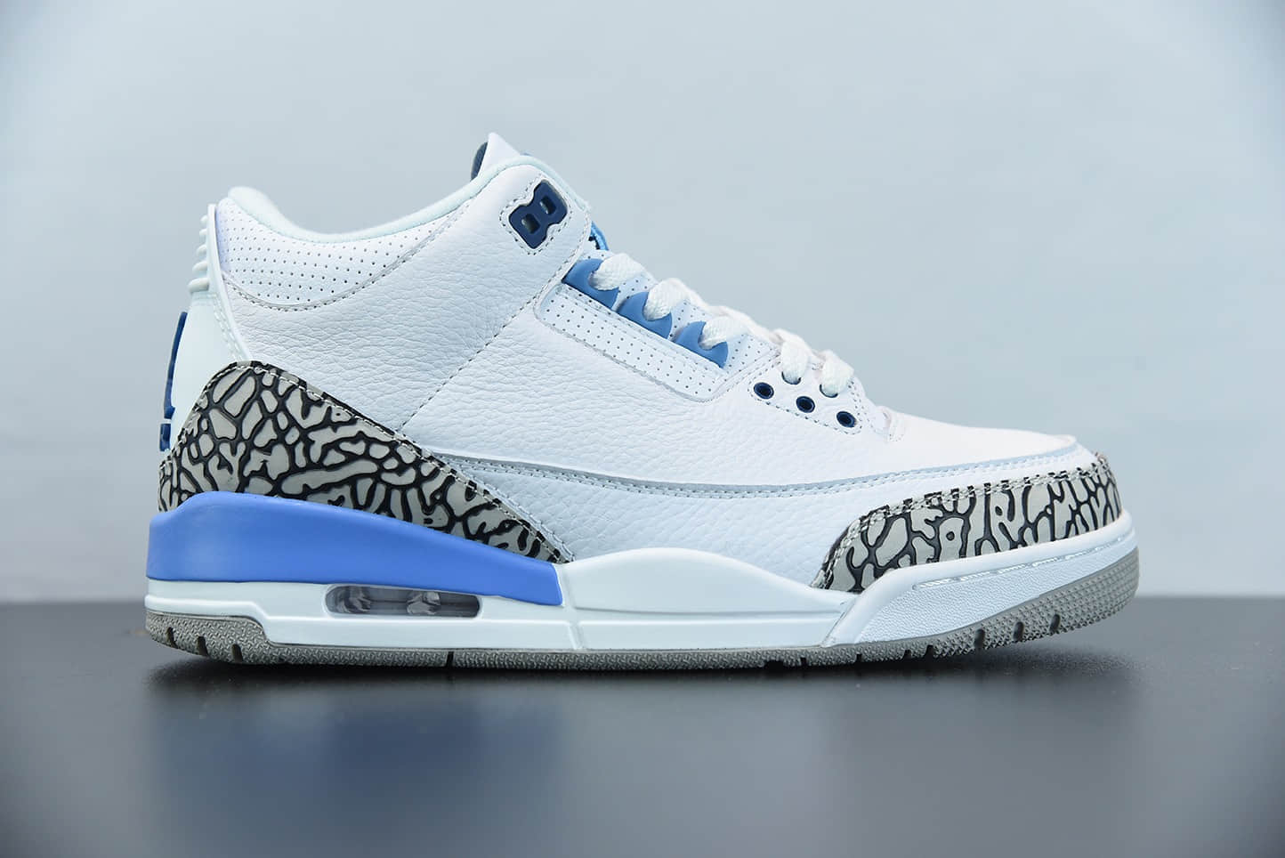 乔丹Air Jordan 3 “UNC” 北卡蓝配色白爆蓝裂纹文化篮球鞋纯原版本 货号：CT8532-104